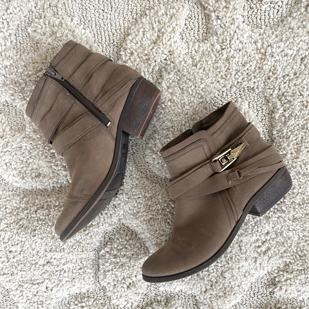 Fergalicious Suede Side Zip Boots (7.5)
